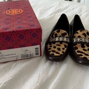 Tory Burch Brown Leopard Print Leather Loafers with Gold Chain Detail